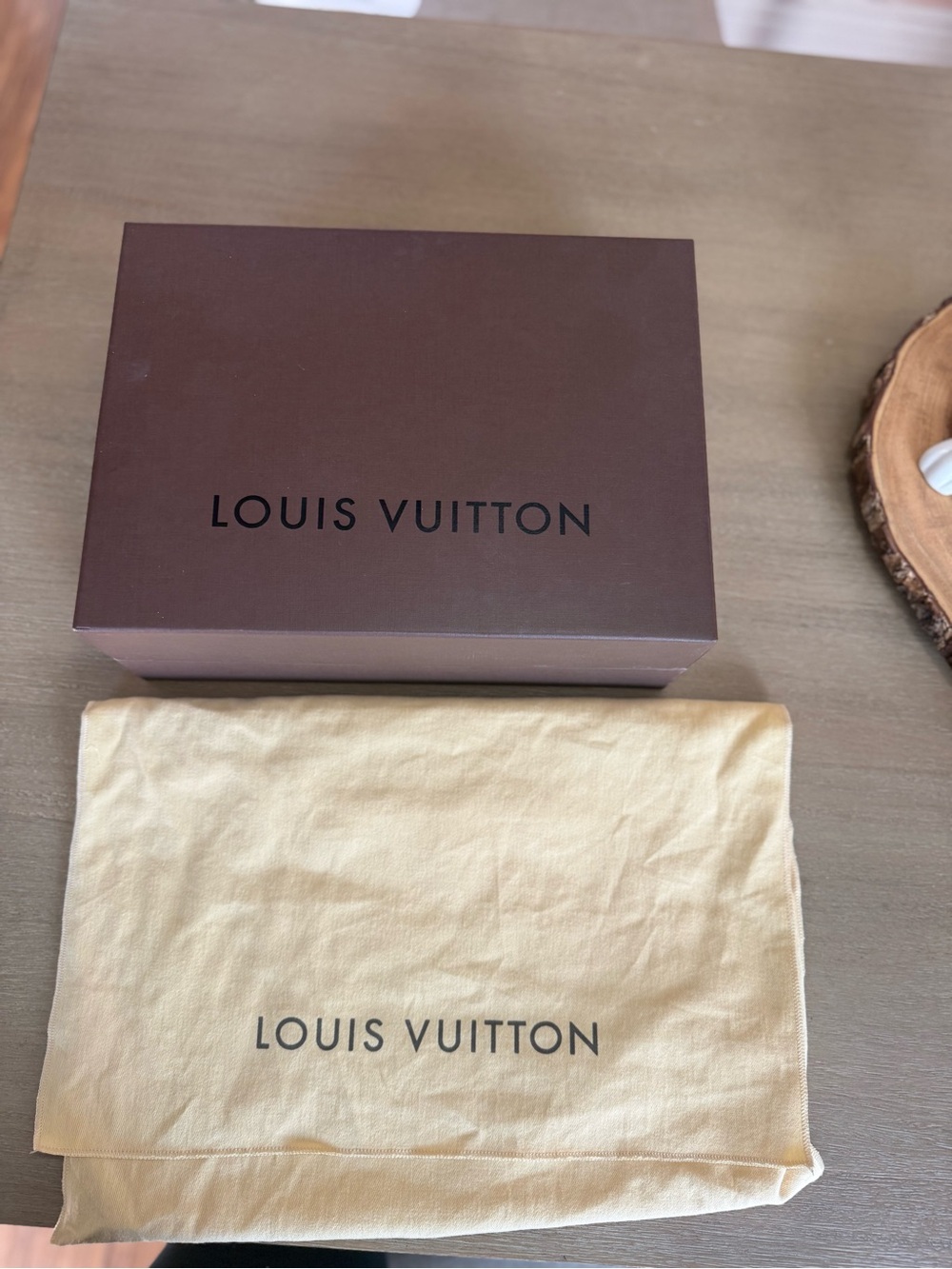 Authentic Louis Vuitton Siracusa PM Damier Azur Shoulder Bag - Picture 4 of 14